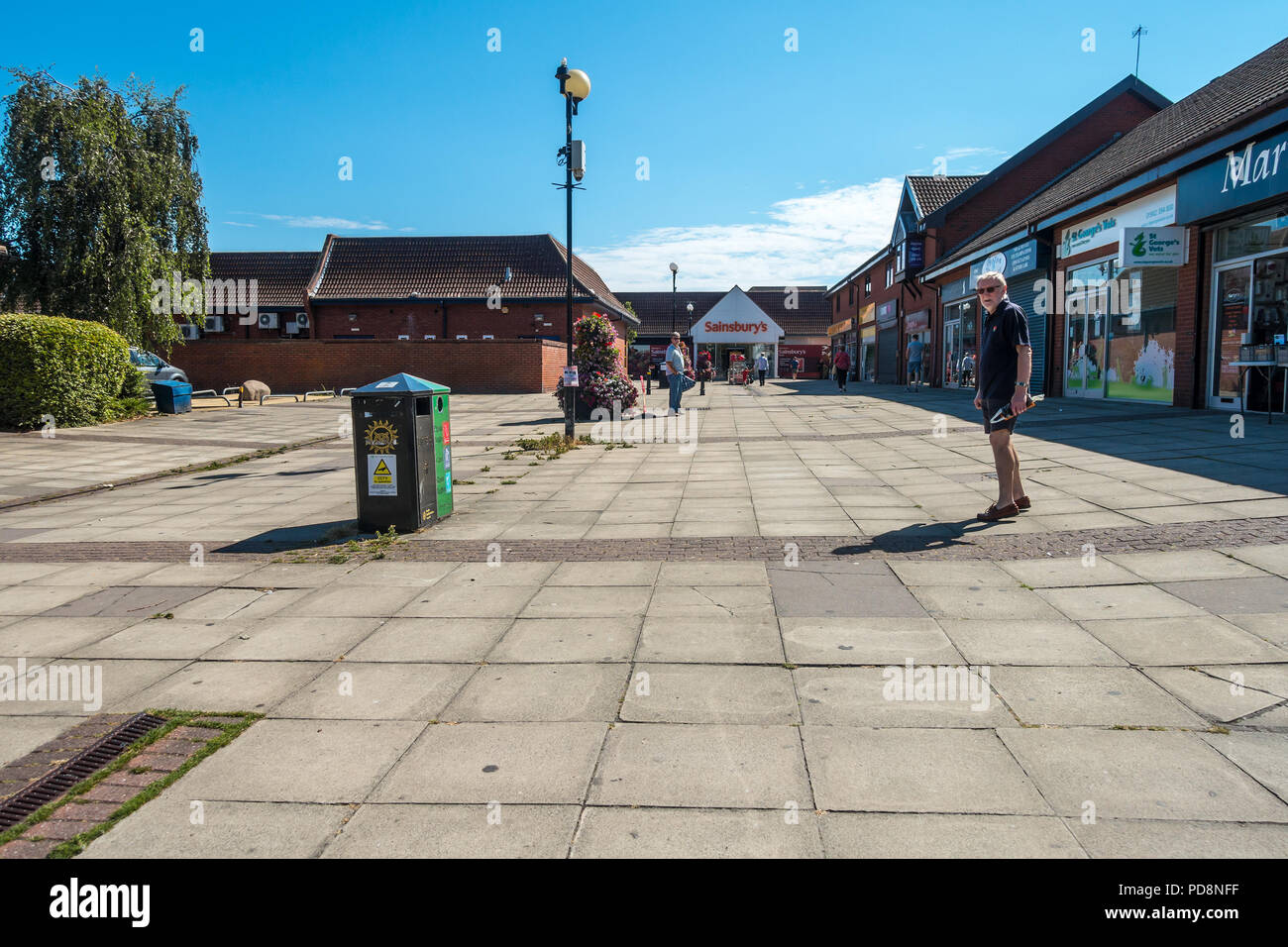 Negozi locali in Anders quadrato al centro di Perton nel South Staffordshire vicino a Wolverhampton. Foto Stock