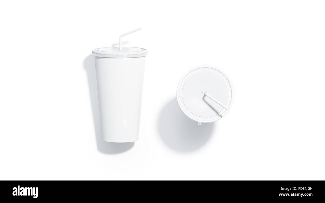 Vuoto bianco tazza monouso con paglia mockup vista superiore, isolato, rendering 3d. Carta vuoto bere soda mug mock up con il coperchio e il tubo si trova e si alza. Cancellare soft drink cola take away confezione di plastica Foto Stock