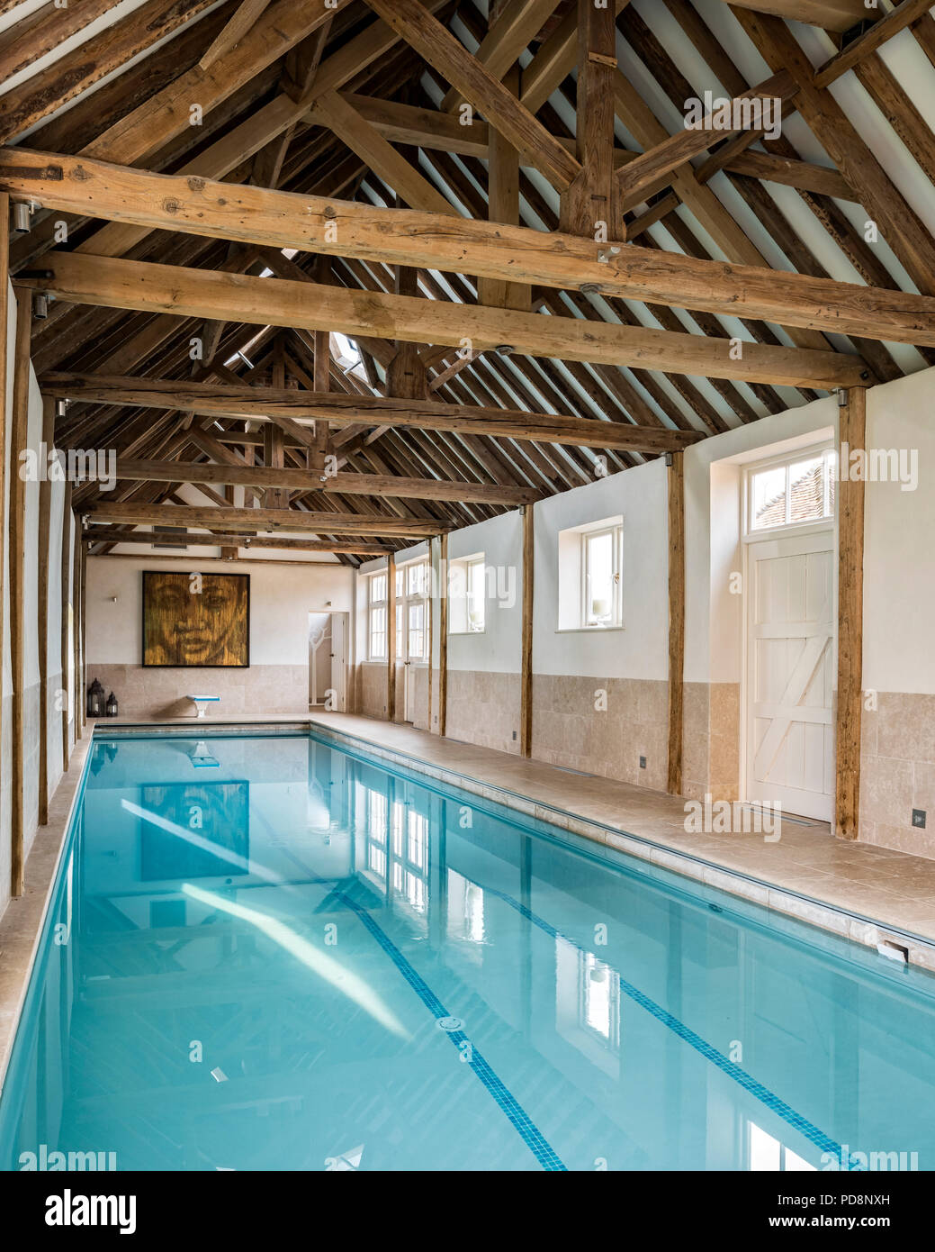 Piscina di lusso nella conversione del granaio Foto Stock