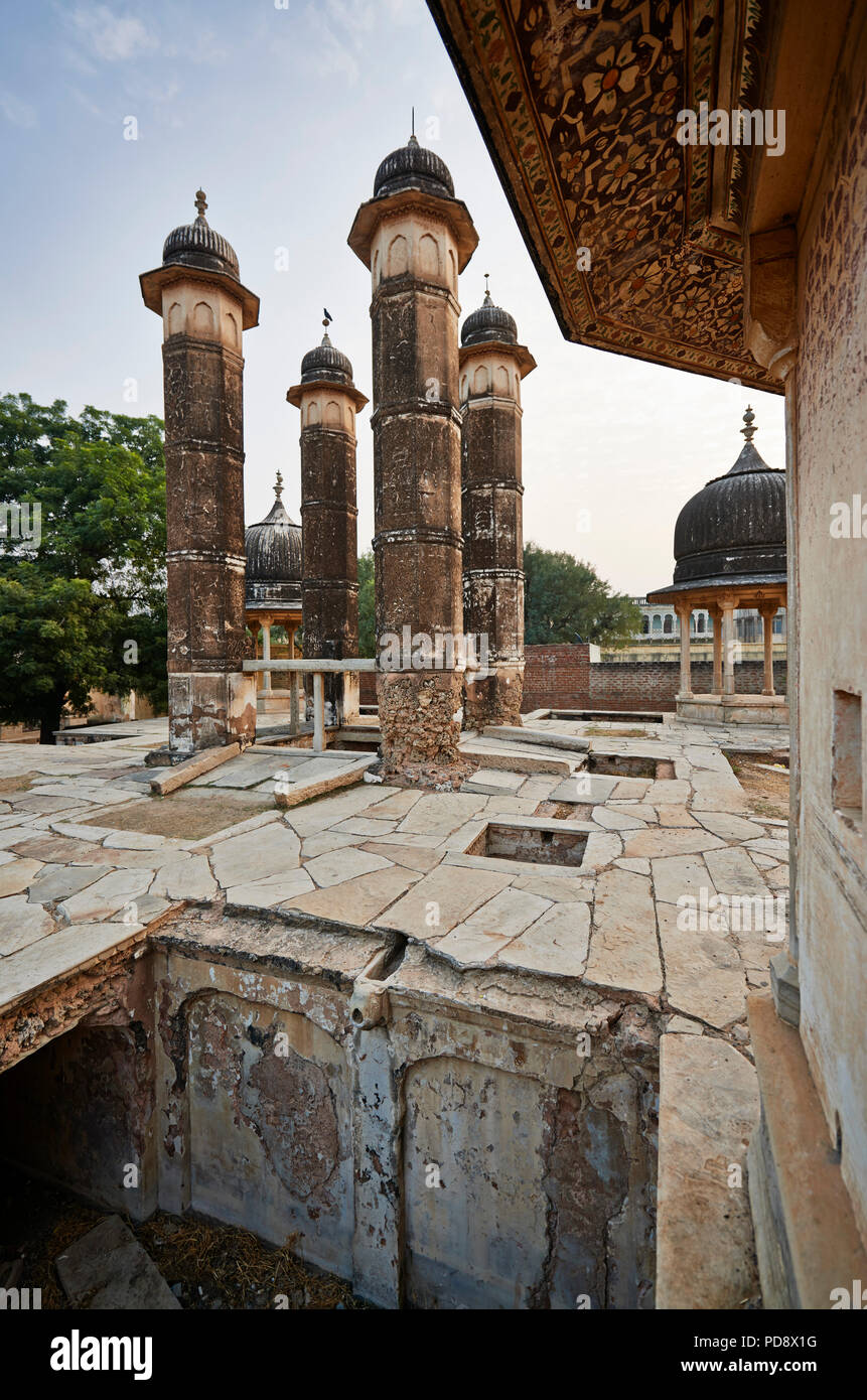Storica fontana in marmo edificio in Mandawa, regione di Shekhawati, Rajasthan, India Foto Stock