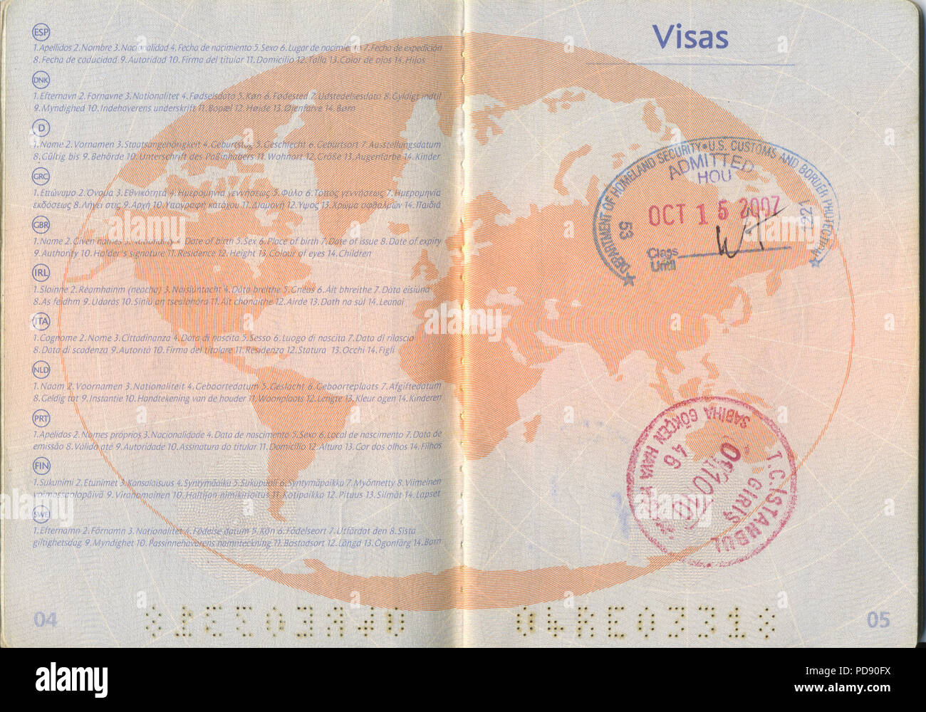 Passeport Francais , passaporto francese, Europea documento di viaggio, pagine di visto stampigliato Foto Stock