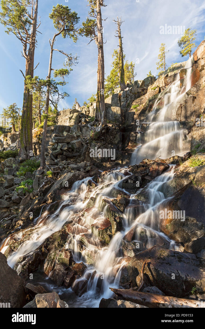 La luce del mattino su Eagle Falls off Lake Tahoe in Emerald Bay State Park, Sud Tahoe, California. Foto Stock