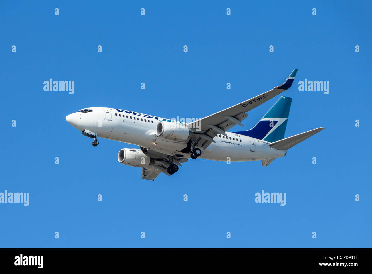 Vancouver, Canada - Circa 2018 : Boeing 737 in livrea Westjet Foto Stock