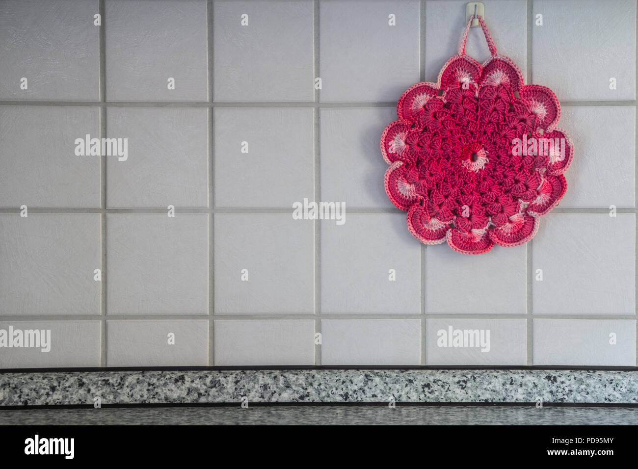 Bagno o della cucina piastrelle sfondo. Grigio sfondo texture con spazio di copia Foto Stock