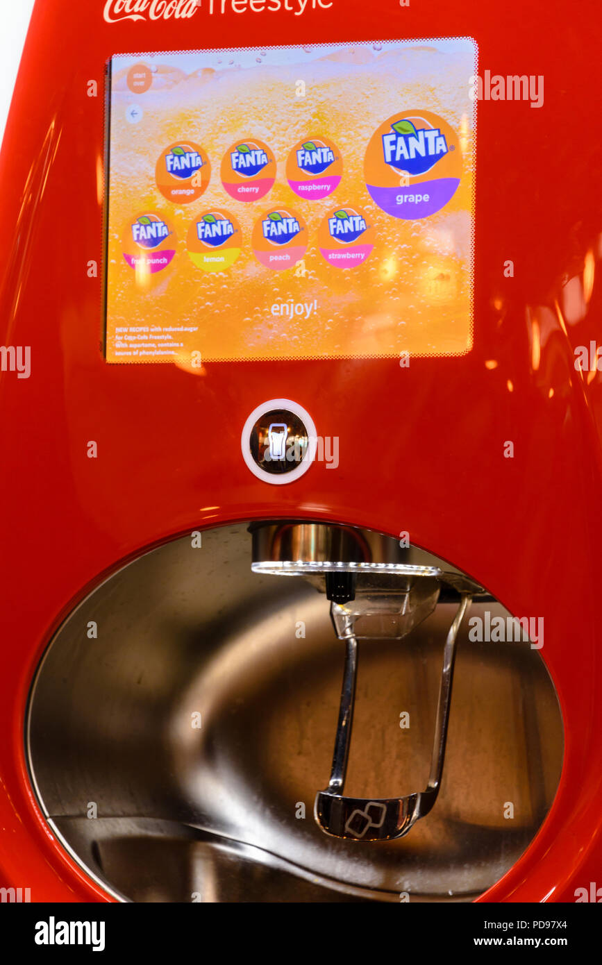 Coca Cola "Freestyle' bevande self-service macchina erogatore con un Burger King, consentendo alle persone di servire essi stessi. Foto Stock