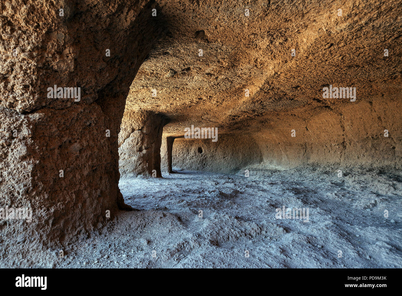 Grotte, Cuevas de Cuatro Puertas, storico luogo di incontro e di culto del sito della antica Canarians, tra Telde e Igenio Foto Stock