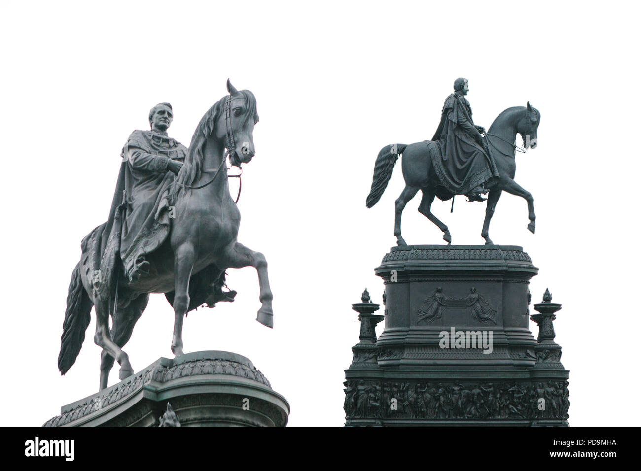 Set. La statua del re Johann sassone di Dresda in Germania è isolato su sfondo bianco. Foto Stock