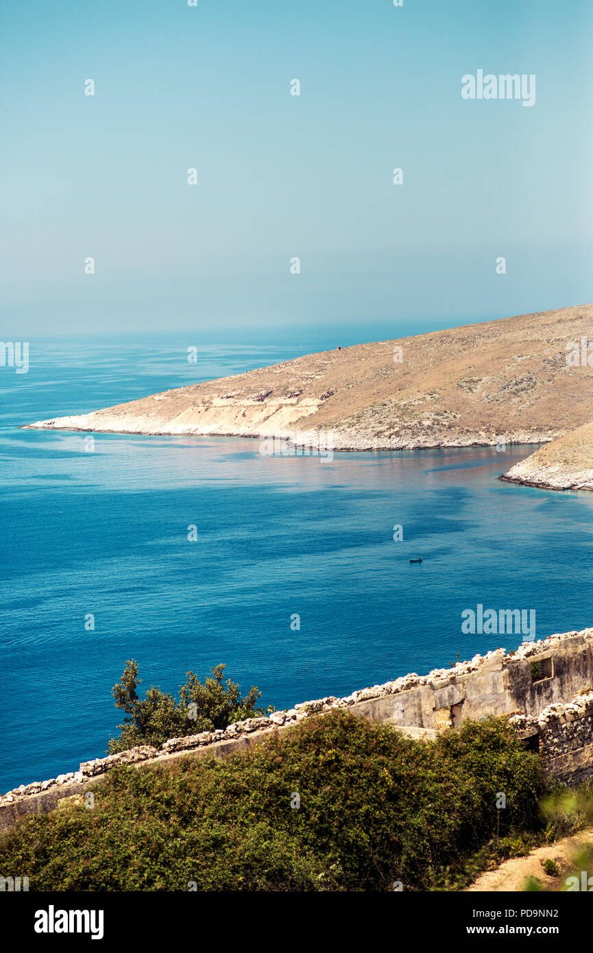 Spiaggia con un bellissimo paesaggio in Albania Foto Stock