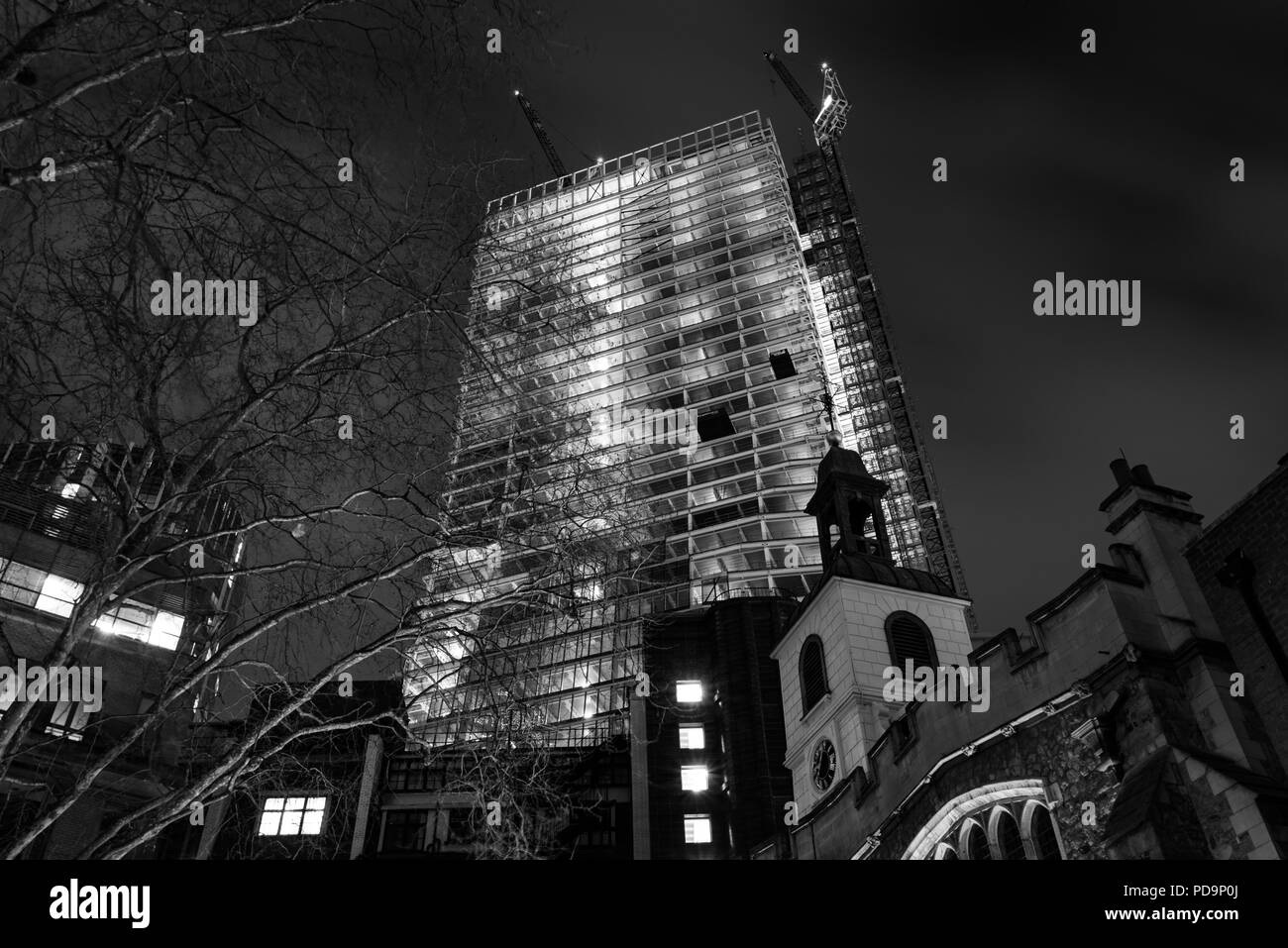 Edificio per uffici in costruzione di notte presi da St Helen's Place a Londra, Regno Unito. Foto Stock