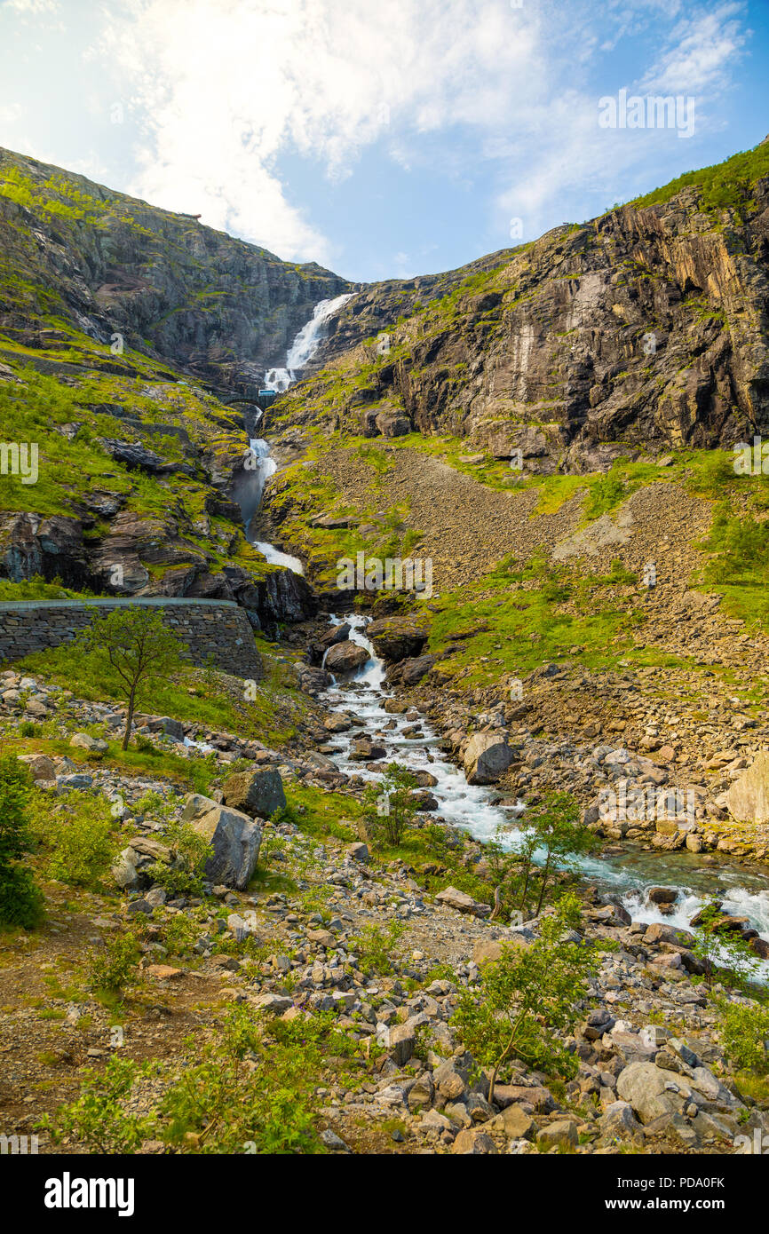 Cascata Stigfossen sulla Trollstigen road, Norvegia Foto Stock