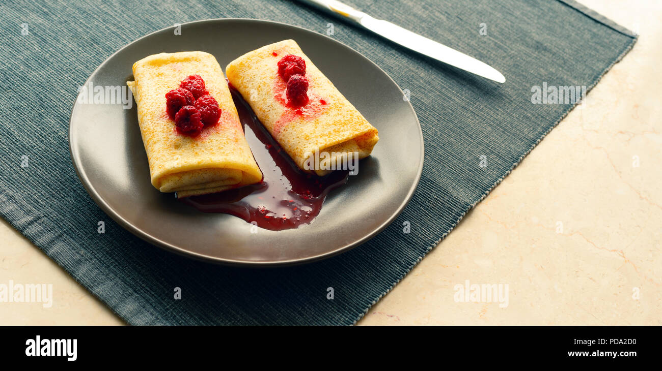 Still-life con frittelle e lampone Foto Stock