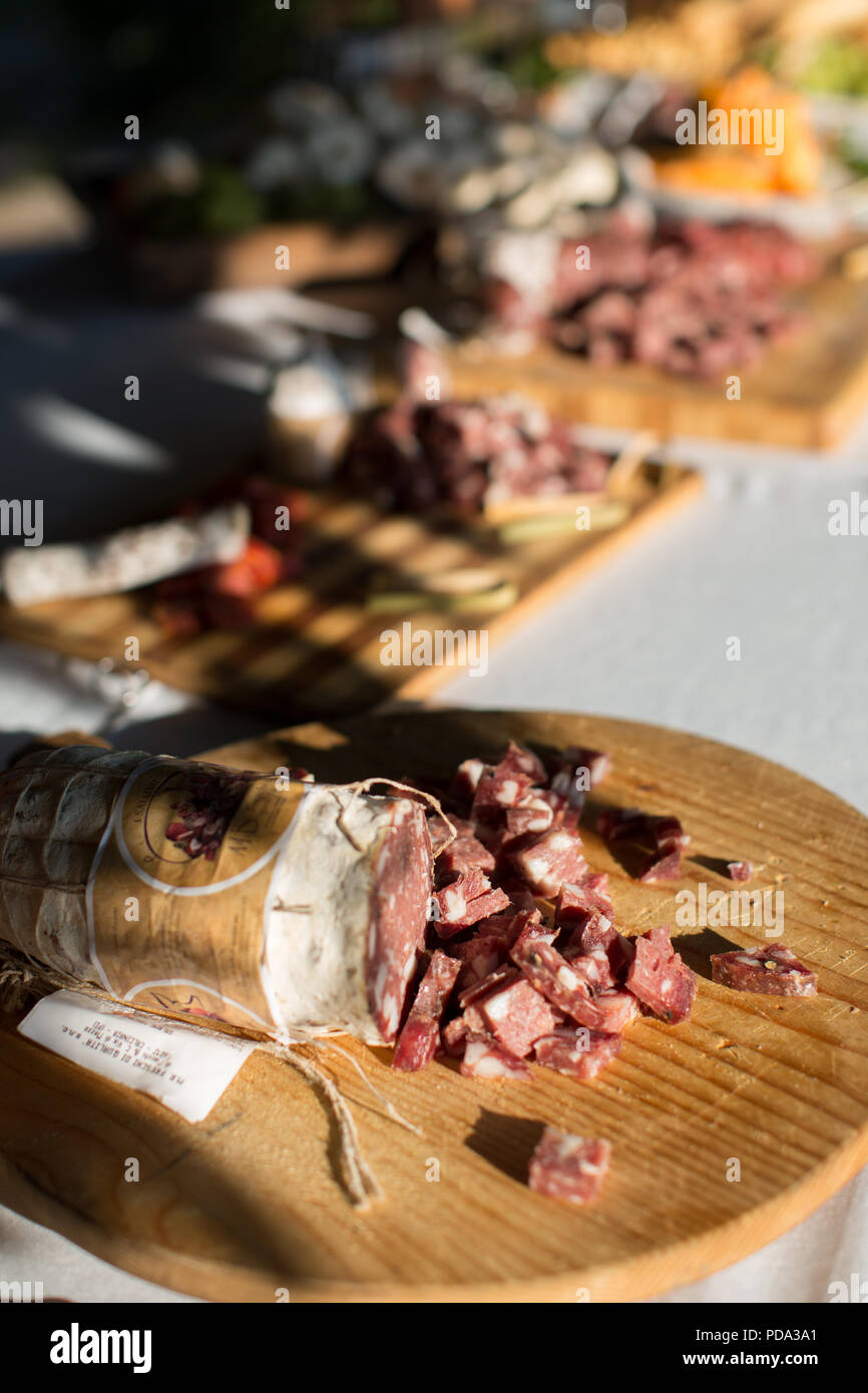 Tradizionali salumi italiani stabilite per il pranzo a buffet Foto Stock