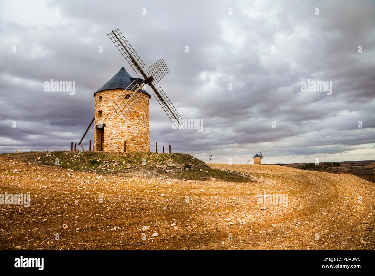Mulino a vento tradizionale nella regione di Toledo, Spagna. Foto Stock