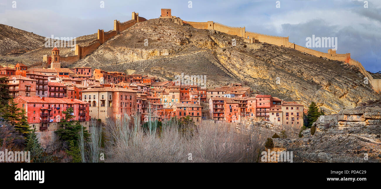 Impressionante Albarracin village,vista panoramica,Aragon,Spagna. Foto Stock