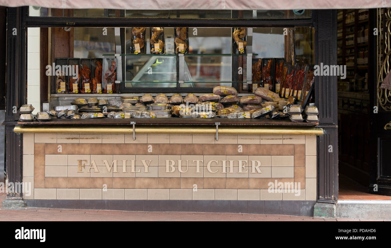 Parte anteriore del negozio di macellaio,High Street, Bridgnorth,Shropshire, Regno Unito, 2018 Foto Stock