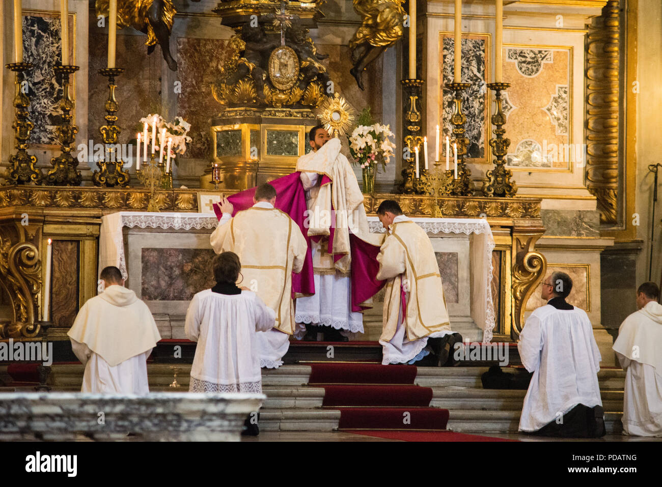 Roma - 7 Settembre 2017 - La celebrazione della Santa Messa vetus ordo, Messa in latino, nei giorni del pellegrinaggio Summorum pontificum decennale. Foto Stock