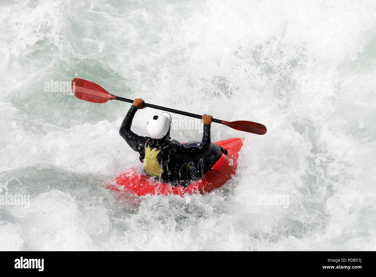 White water kayak sulle rapide del fiume Yosino in Giappone Foto Stock