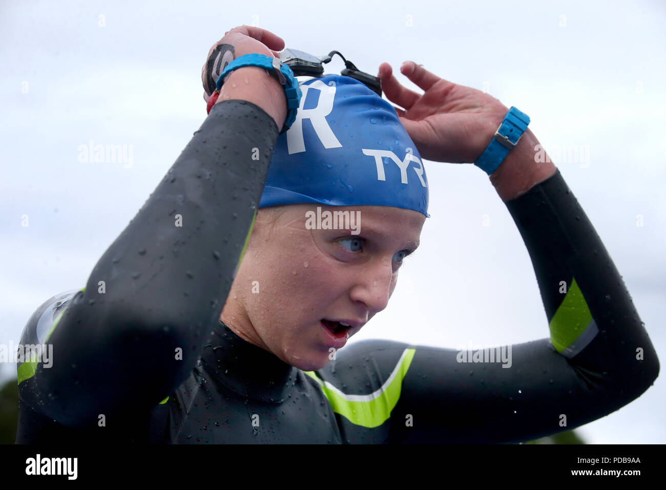 Gran Bretagna Polly Holden dopo la donna 5km acqua aperta durante il giorno sette del 2018 Campionati Europei a Loch Lomond, Stirling. Foto Stock