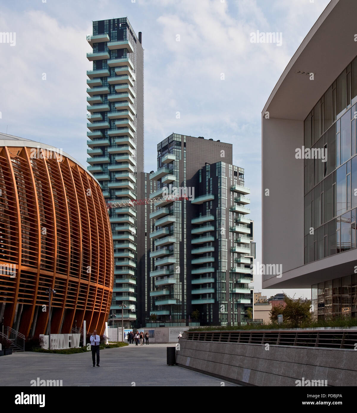 2010-2013 an der Piazza Alvar Aalto, 143 m hoch, gelegen im Neubauviertel Porta Nuova, links Pavillon UniCredit Foto Stock