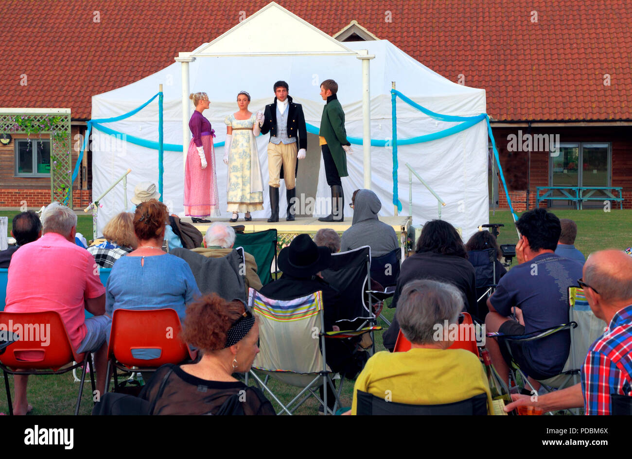 Open Air Theatre, Heartbreak Productions, Orgoglio e pregiudizio, pubblico, all'aperto, stadio,Thornham, Norfolk, Regno Unito Foto Stock