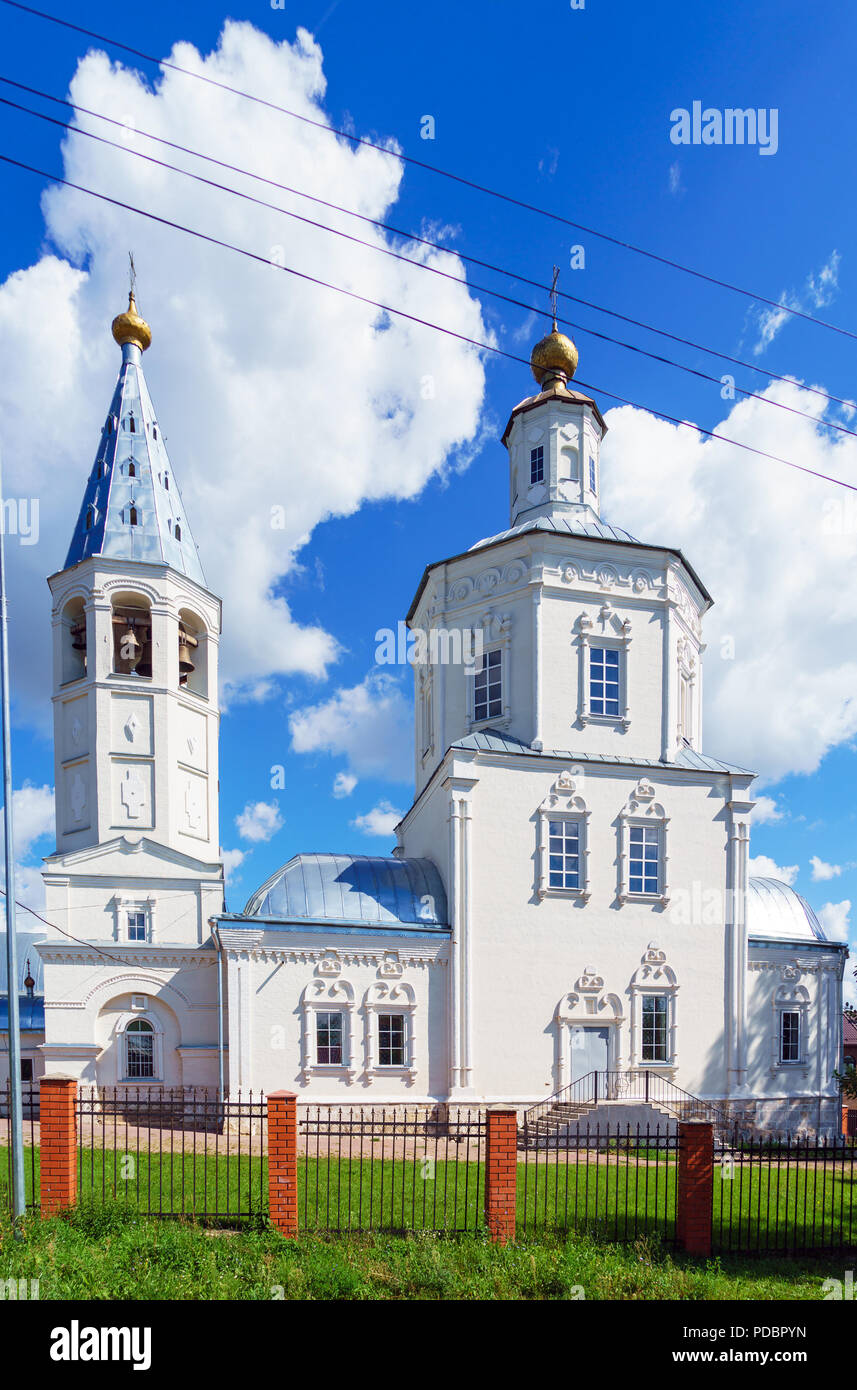 Chiesa ortodossa del XVIII secolo in stile barocco in una piccola città provinciale, Venev, Tula Regione, Russia Foto Stock