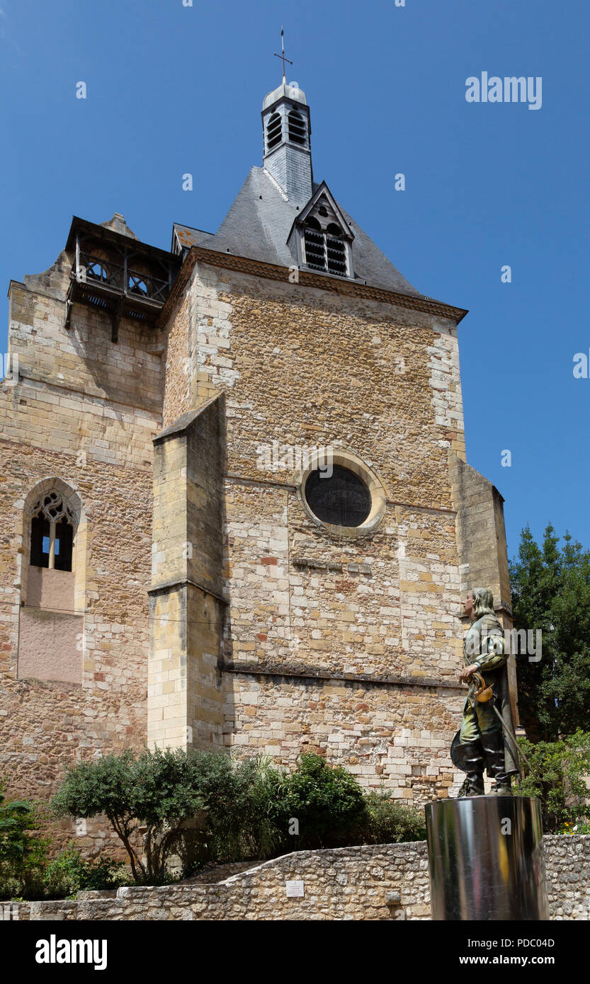 Chiesa di Bergerac - Eglise St Jacques e la nuova statua di "Cyrano de Bergerac, Bergerac città vecchia, Dordogne, Francia Europa Foto Stock