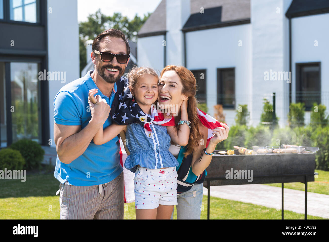 Felice famiglia americana avente un barbeque Foto Stock