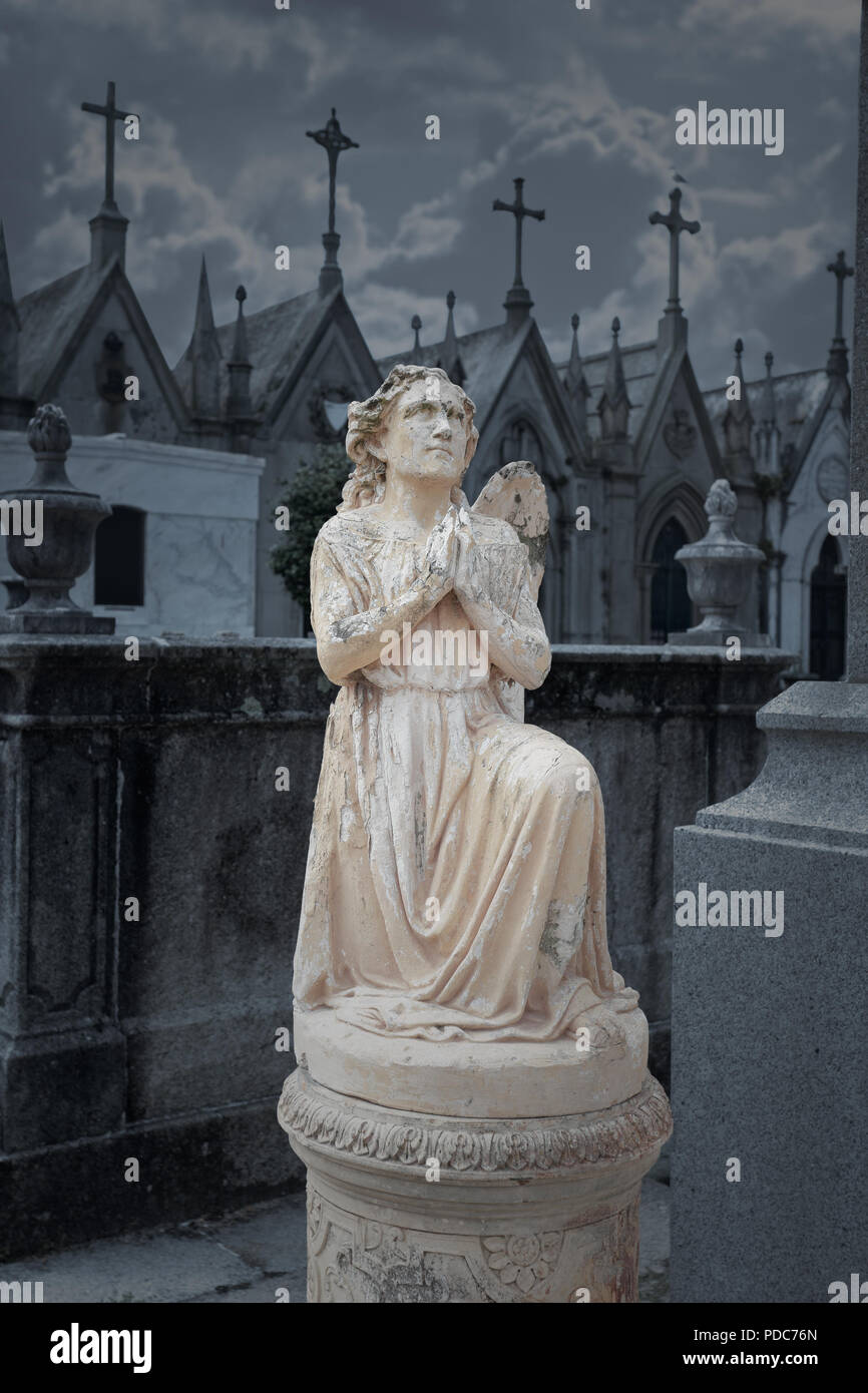 Il cosiddetto Angelo della notte da un vecchio cimitero europeo Foto Stock
