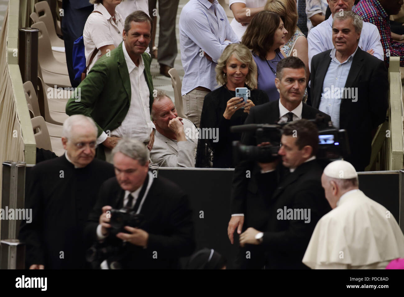 Vaticano. 8 agosto, 2018. (Santa Sede) - British cantante e attore STING in Vaticano con sua moglie per l udienza generale con il Santo Padre Francesco presso il Vaticano Credito: Evandro Inetti/ZUMA filo/Alamy Live News Foto Stock