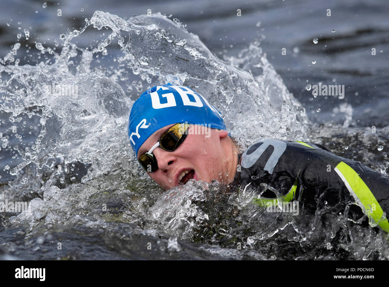 Gran Bretagna Hector Pardoe negli uomini 5km acqua aperta durante il giorno sette del 2018 Campionati Europei a Loch Lomond, Stirling. Foto Stock