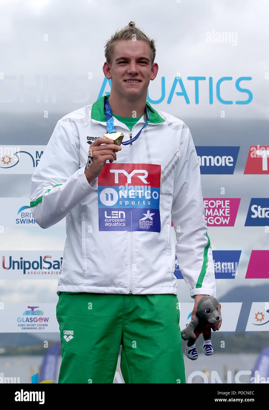 Ungheria Kristof Rasovszky sul podio dopo aver vinto il uomini 5km acqua aperta durante il giorno sette del 2018 Campionati Europei a Loch Lomond, Stirling. Foto Stock