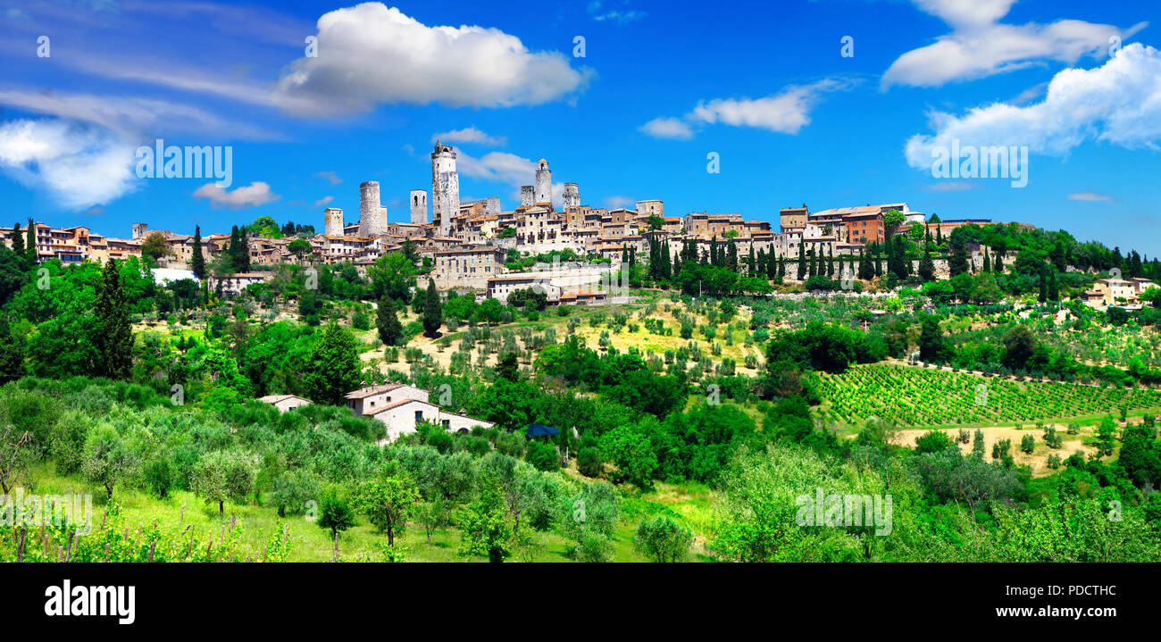 Bella San Gimignano village,vista panoramica,Toscana,l'Italia. Foto Stock