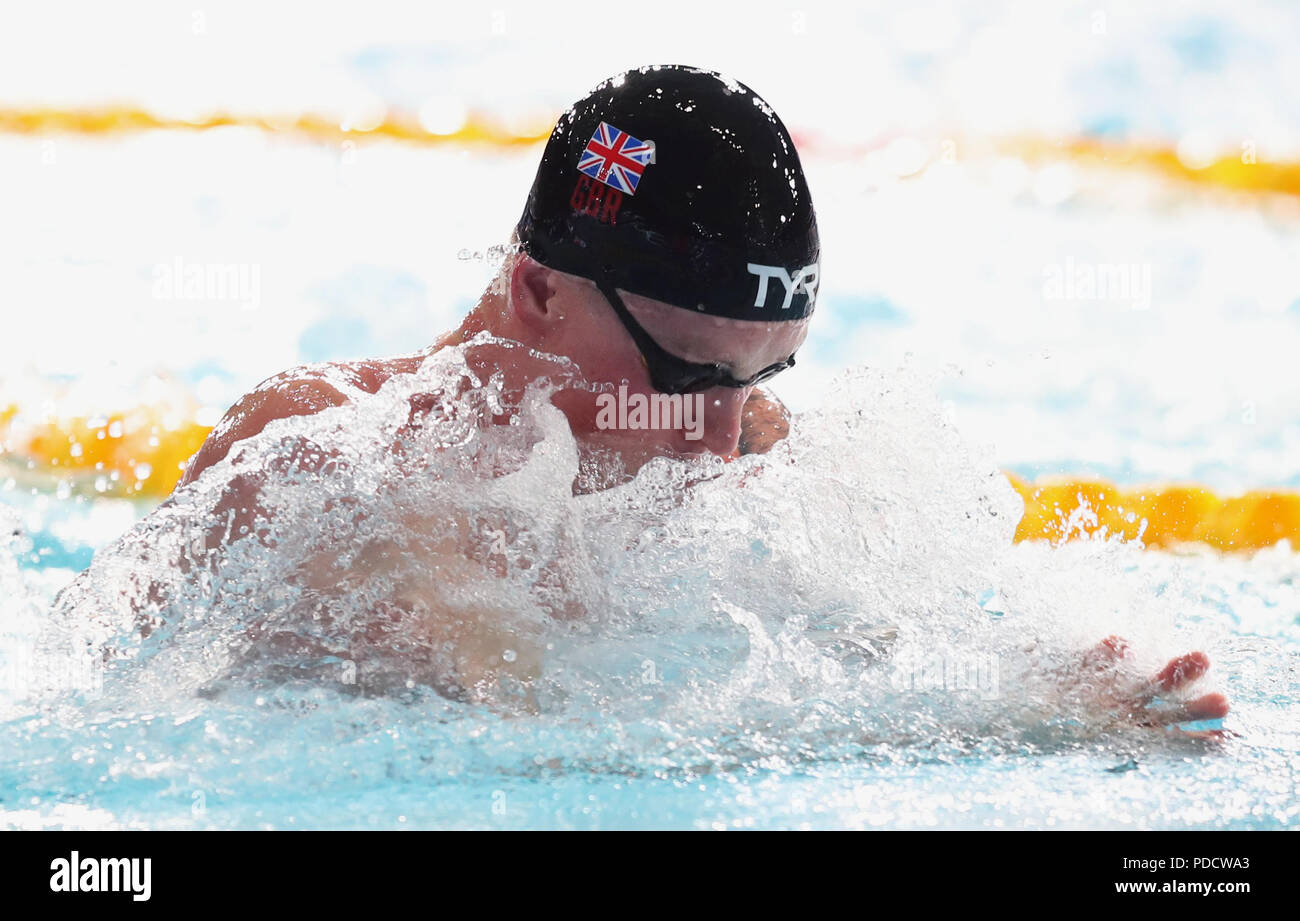 La Gran Bretagna è Adam torbosi sul modo di vincere l'oro negli uomini 50m a rana Final durante il giorno sette del 2018 Campionati Europei a Tollcross International centro nuoto, Glasgow. Foto Stock