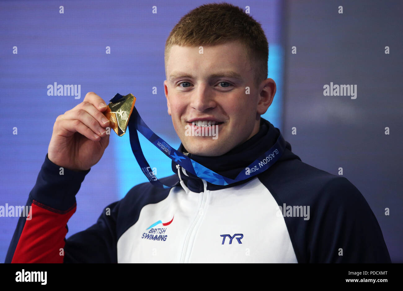 La Gran Bretagna è Adam torbosi con la medaglia d'oro per gli Uomini 50m a rana durante il giorno sette del 2018 Campionati Europei a Tollcross International centro nuoto, Glasgow. Foto Stock