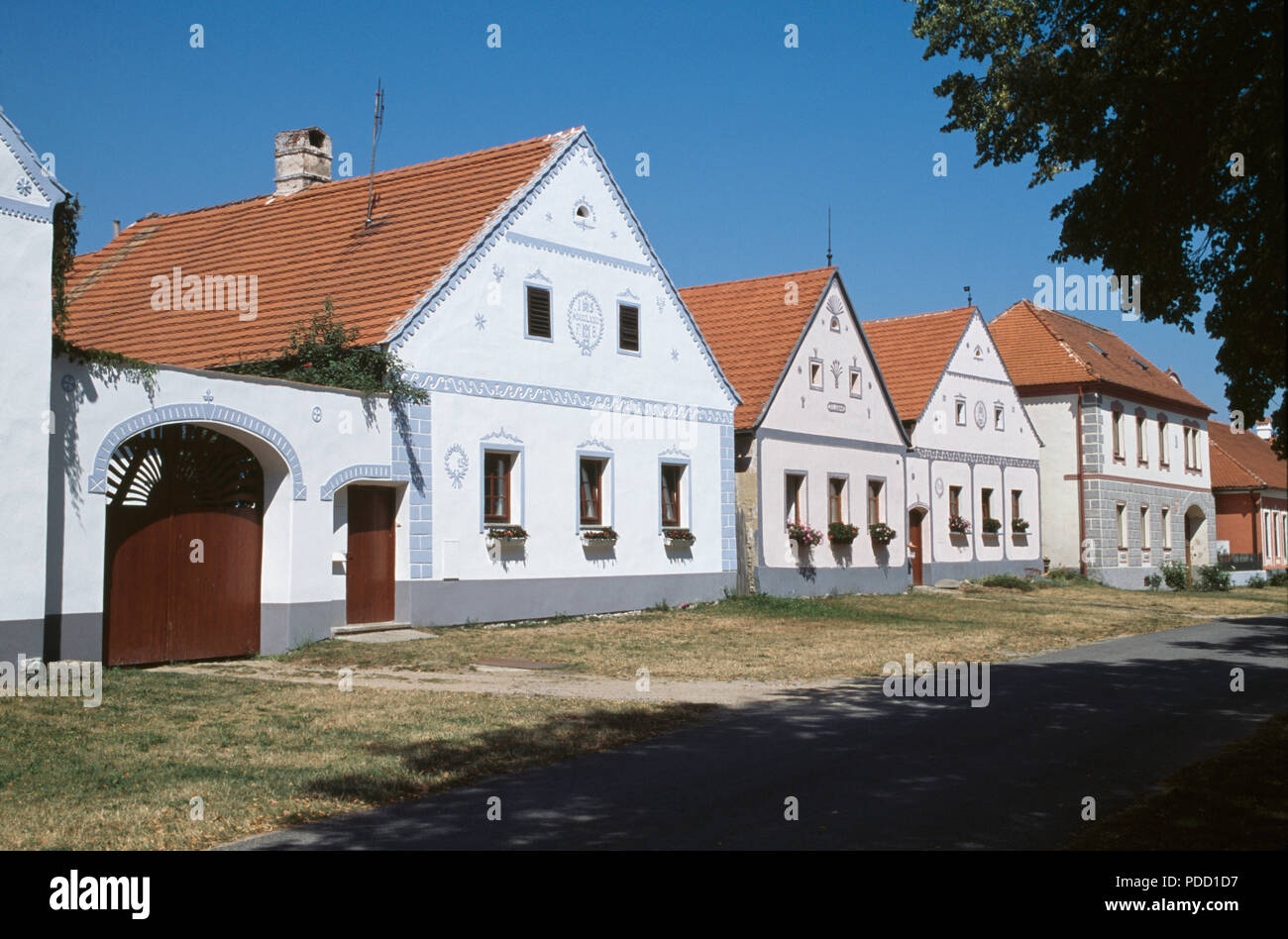 Edifici antichi nello storico villaggio di Holasovice in Boemia del Sud nella Repubblica Ceca Foto Stock