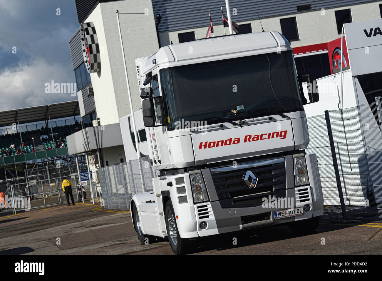 Honda Racing Renault carrello parcheggiato nel paddock di Silverstone Foto Stock