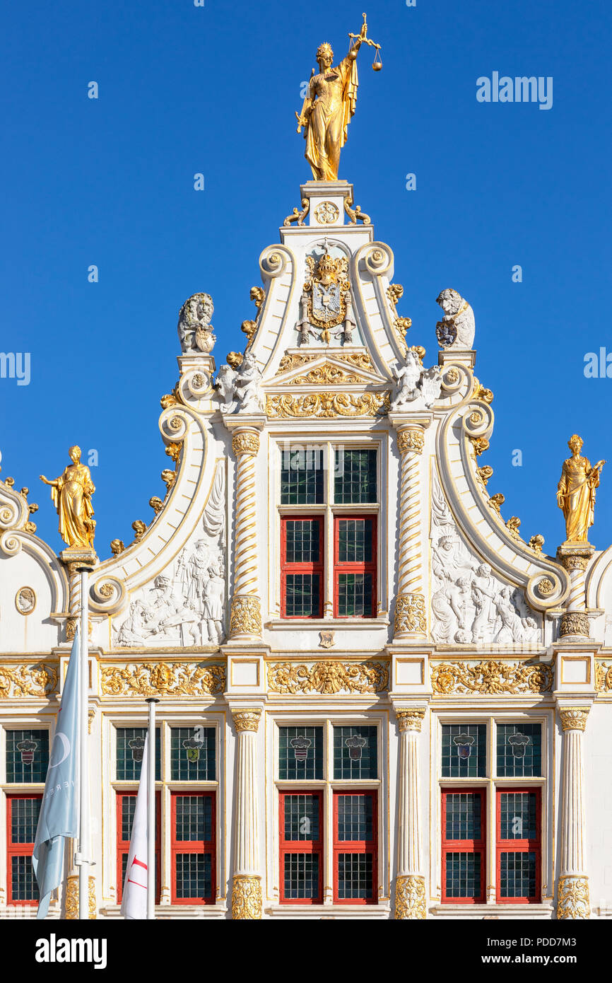 Dettaglio dell'architettura del rinascimento edifici di stile utilizzato per i tribunali fino al XVIII secolo, in Burg, Bruges, Belgio Foto Stock