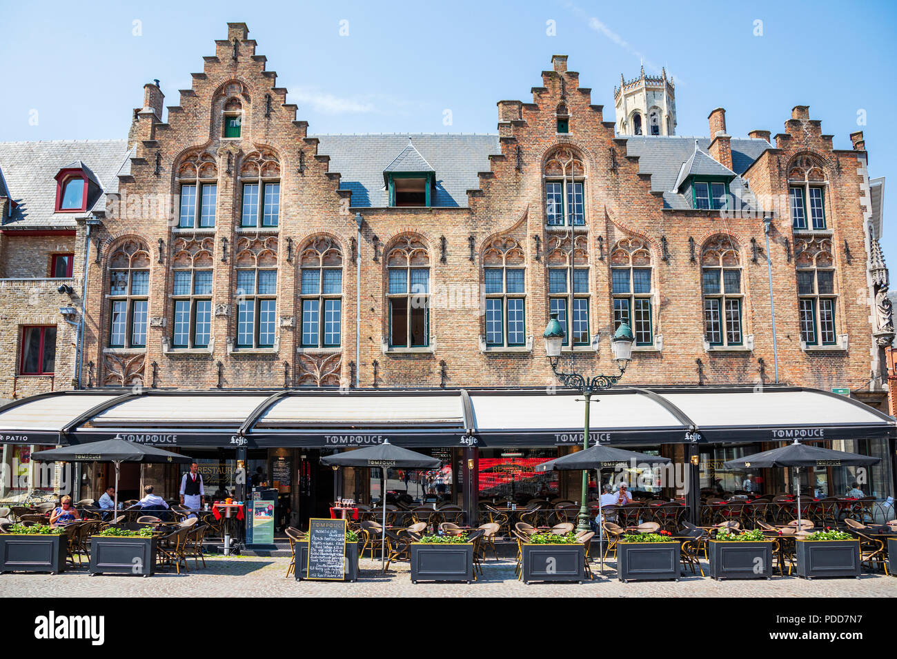 Ristorante e caffetteria in un Burg, in un tradizionale edificio di stile, Bruges, Belgio Foto Stock