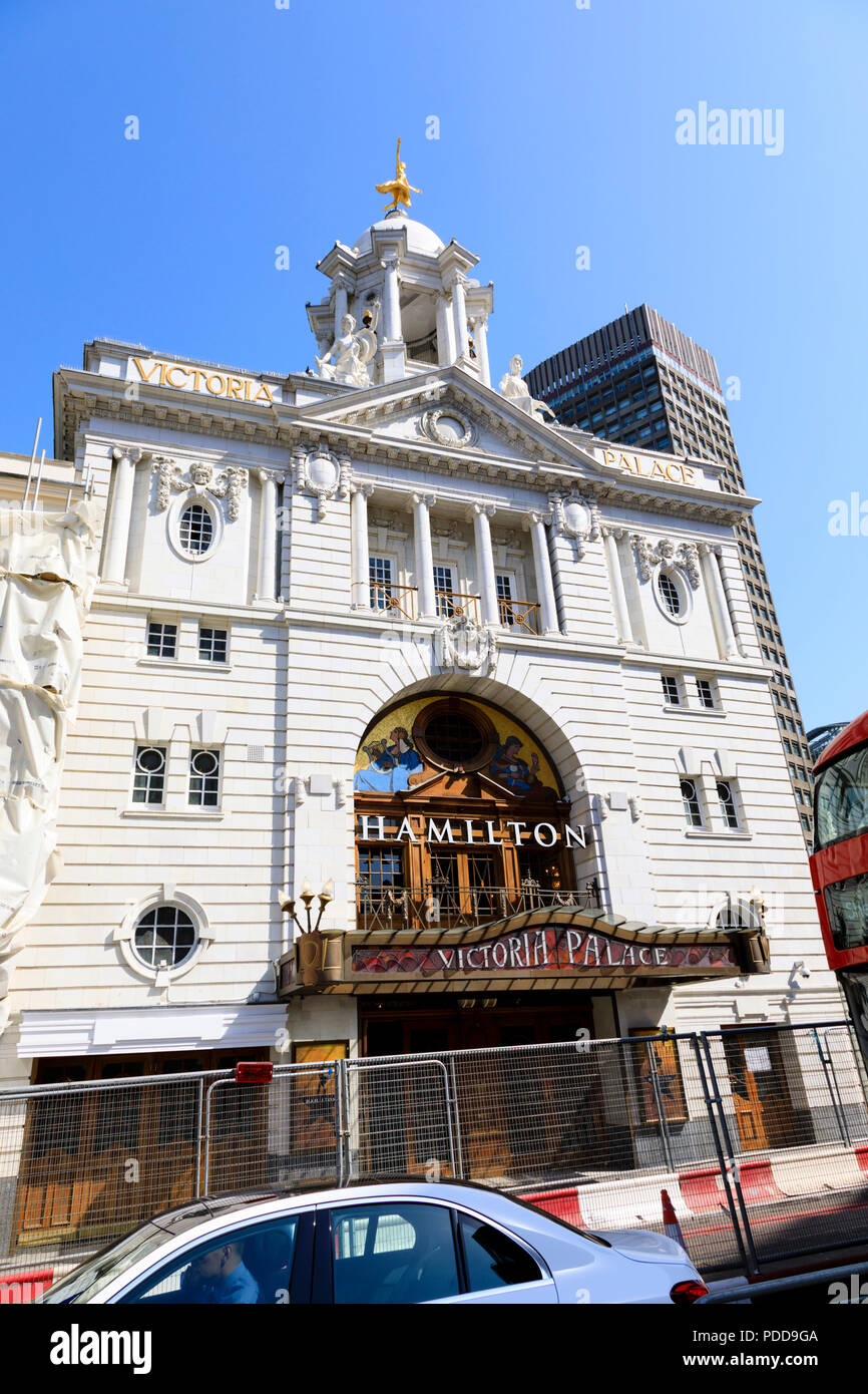 Il Victoria Palace Theatre nel West End di Londra. Victoria Street, City of Westminster, Londra, Inghilterra Foto Stock