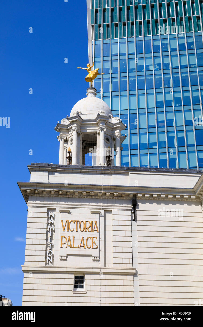 Il Victoria Palace Theatre nel West End di Londra. Victoria Street, City of Westminster, Londra, Inghilterra Foto Stock
