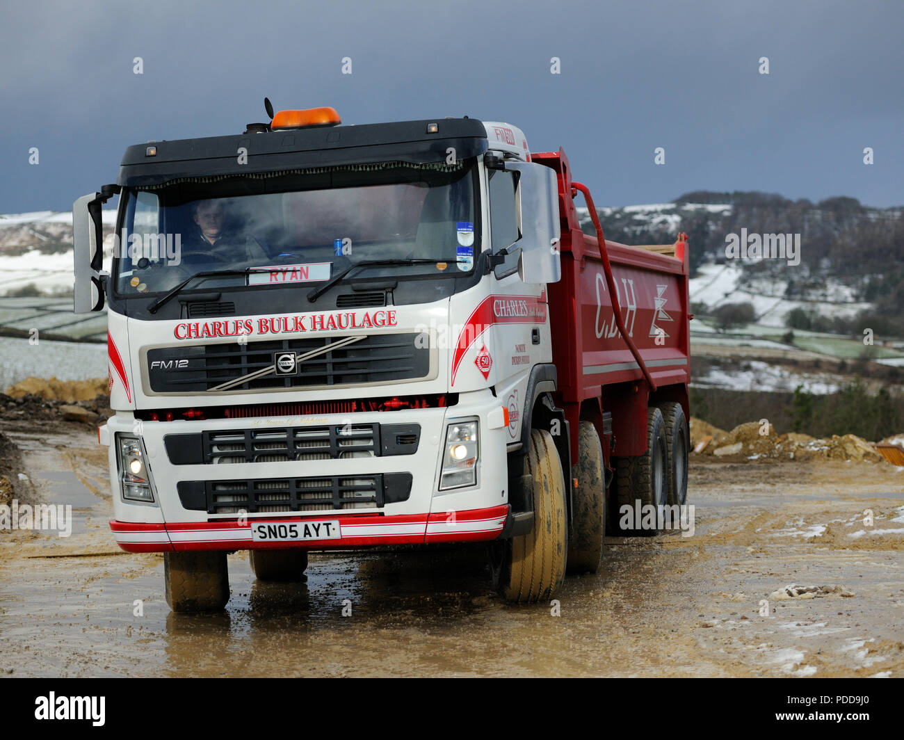 Volvo ribaltabile lavorando in una cava in Nord Derbyshire Foto Stock
