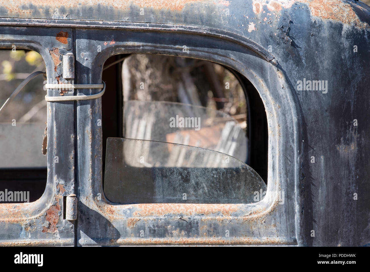 Il passeggero posteriore porta e finestra di un 1931 Studebaker Rockne nella città di collina fine a livello regionale del Nuovo Galles del Sud, Australia Foto Stock