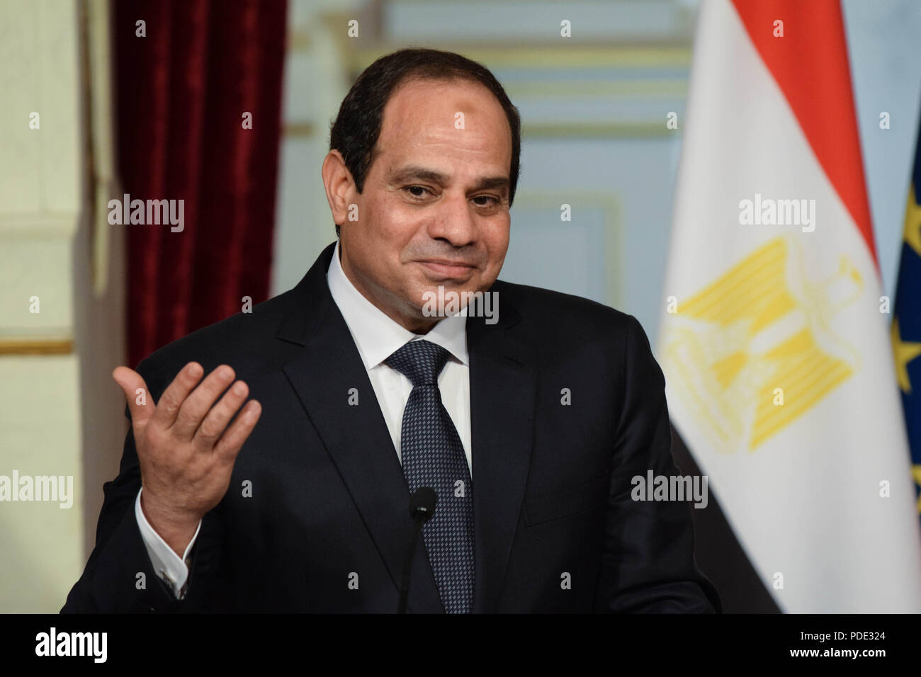 Novembre 26, 2014 - Parigi, Francia: il Presidente egiziano Abdel Fattah al-Sisi si incontra con il Presidente francese Francois Hollande all'Elysee Palace. L'Egiziano uomo forte è alla sua prima visita in Europa dal suo Luglio 2013 colpo di stato e la repressione brutale che ha lasciato più di un migliaio di manifestanti morti al Cairo. Le presidente Egyptien Abdel Fattah al-Sissi en visite officielle a Parigi. *** La Francia / NESSUNA VENDITA A MEDIA FRANCESI *** Foto Stock