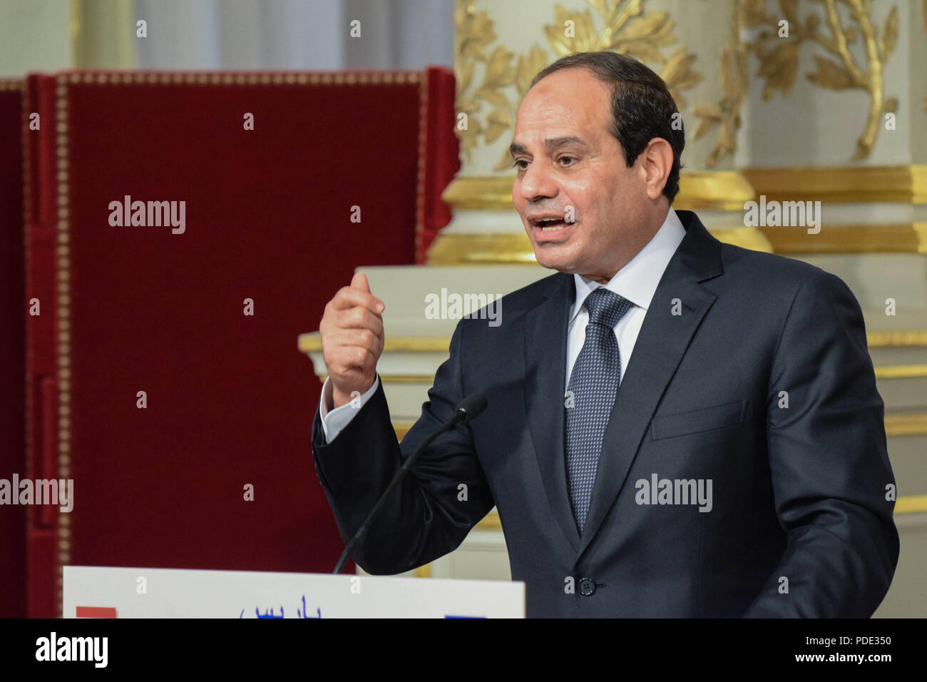 Novembre 26, 2014 - Parigi, Francia: il Presidente egiziano Abdel Fattah al-Sisi si incontra con il Presidente francese Francois Hollande all'Elysee Palace. L'Egiziano uomo forte è alla sua prima visita in Europa dal suo Luglio 2013 colpo di stato e la repressione brutale che ha lasciato più di un migliaio di manifestanti morti al Cairo. Le presidente Egyptien Abdel Fattah al-Sissi en visite officielle a Parigi. *** La Francia / NESSUNA VENDITA A MEDIA FRANCESI *** Foto Stock