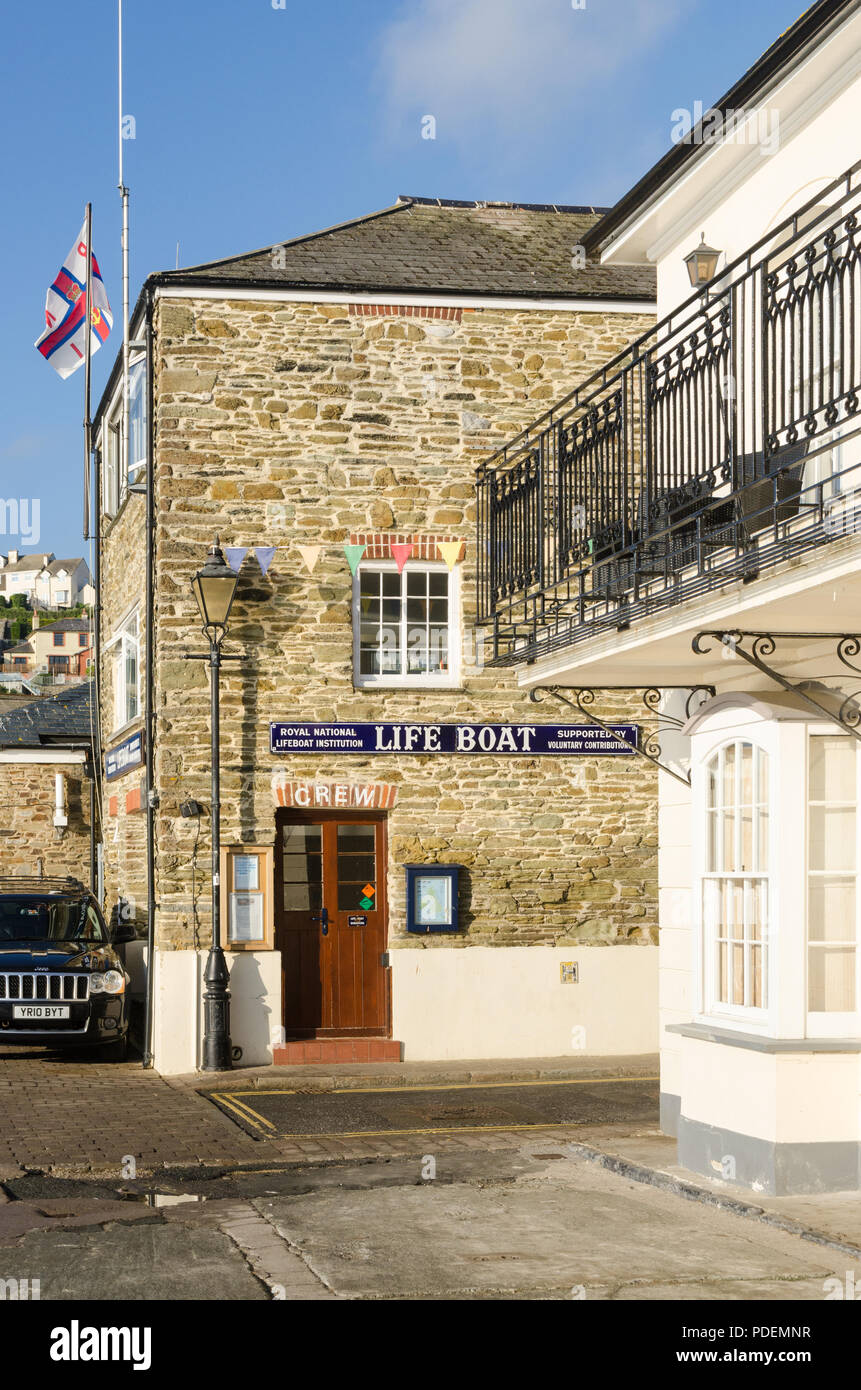 La scialuppa di salvataggio RNLI station nella graziosa cittadina di vela di Salcombe nel sud prosciutti,Devon, Inghilterra Foto Stock