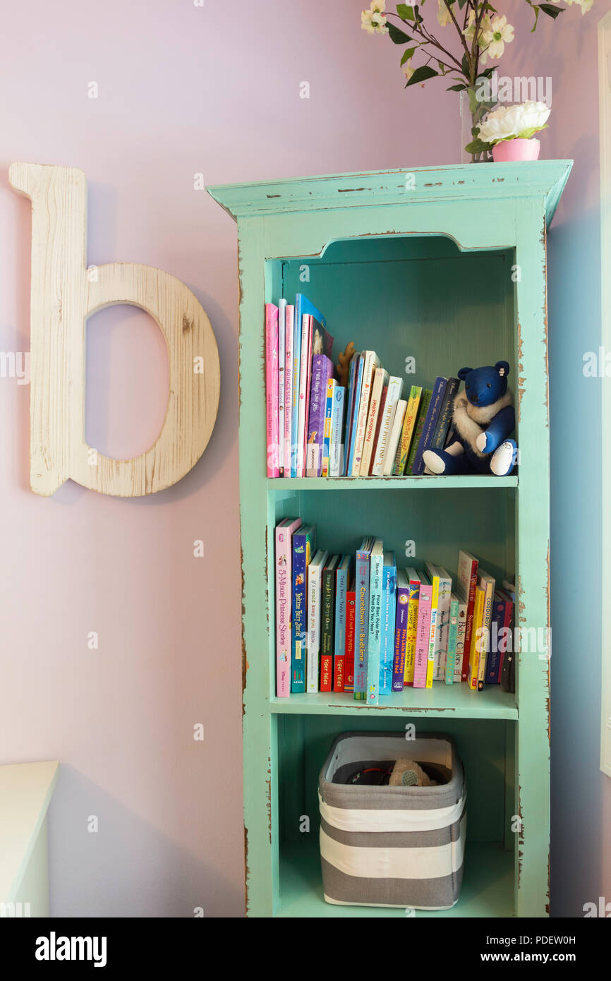 Home interno Baby ragazza in camera, STATI UNITI D'AMERICA Foto Stock