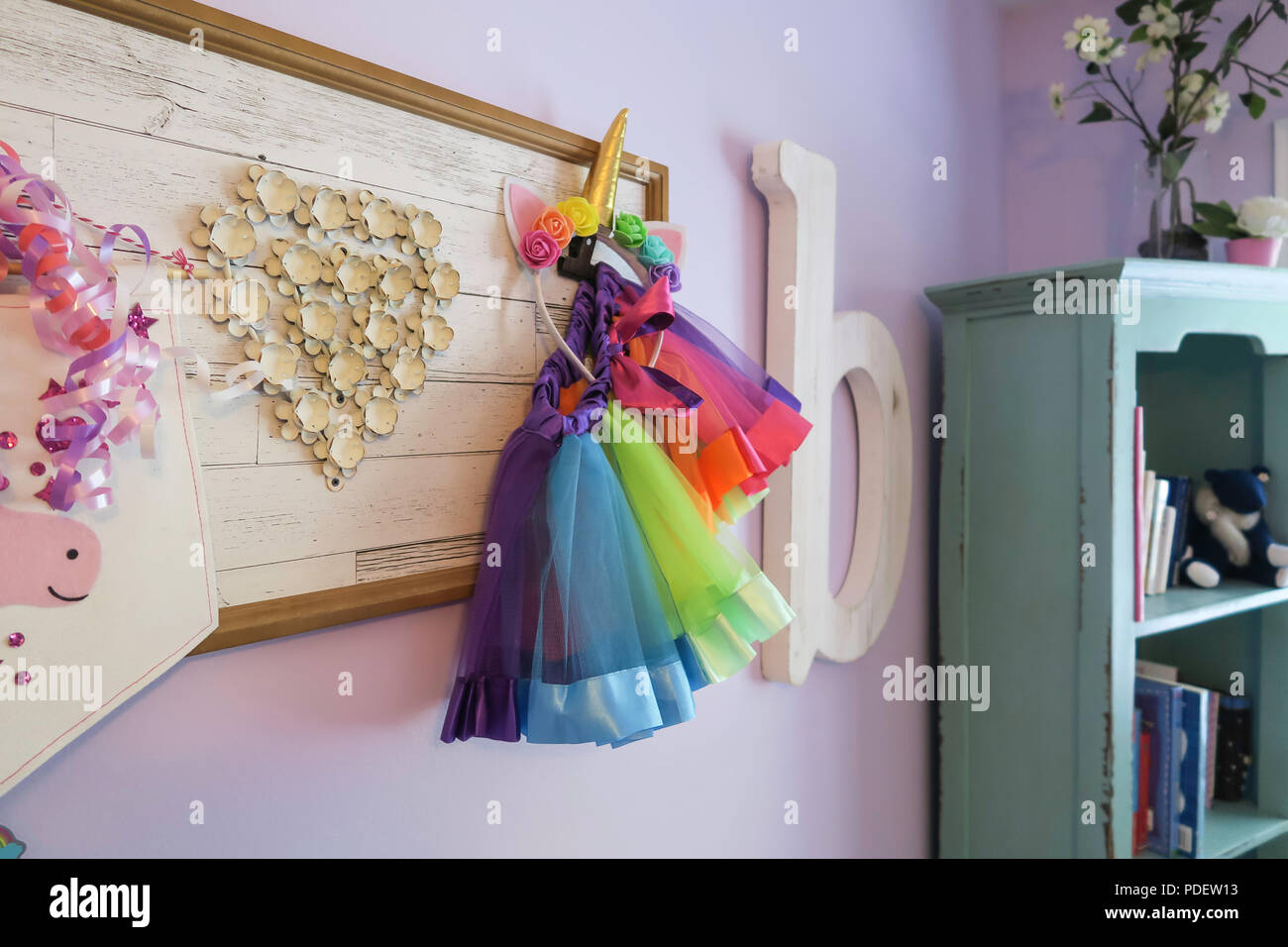 Home interno Baby ragazza in camera, STATI UNITI D'AMERICA Foto Stock