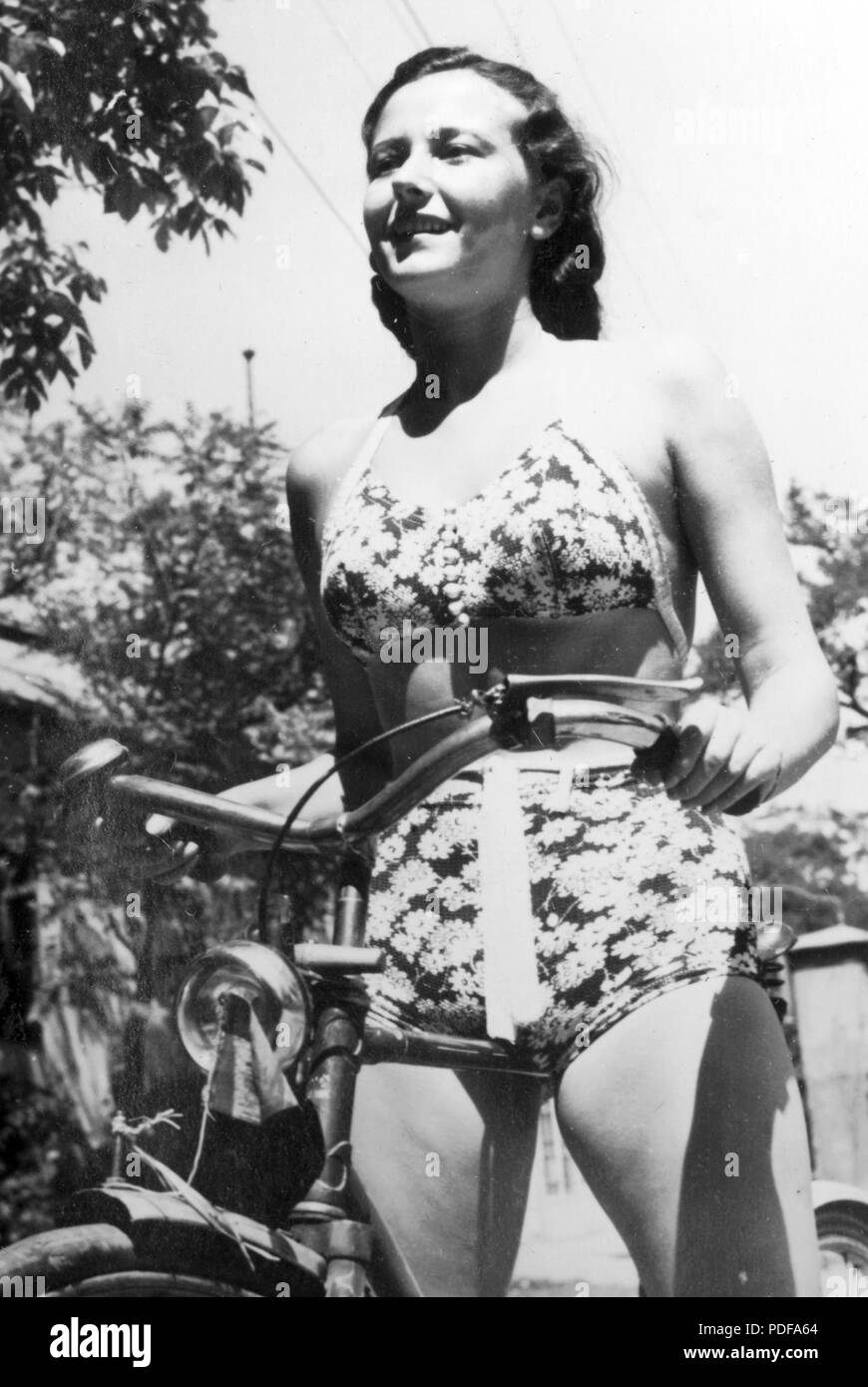 80 Bicicletta, donna, costume Fortepan 52415 Foto Stock