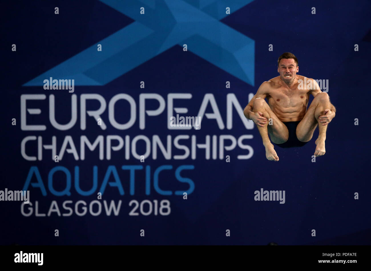 Per l'Ucraina Oleg Kolodiy in azione in Uomini 3m Springboard diving durante il giorno otto del 2018 Campionati Europei presso il Royal Commonwealth Pool, Edimburgo. Foto Stock