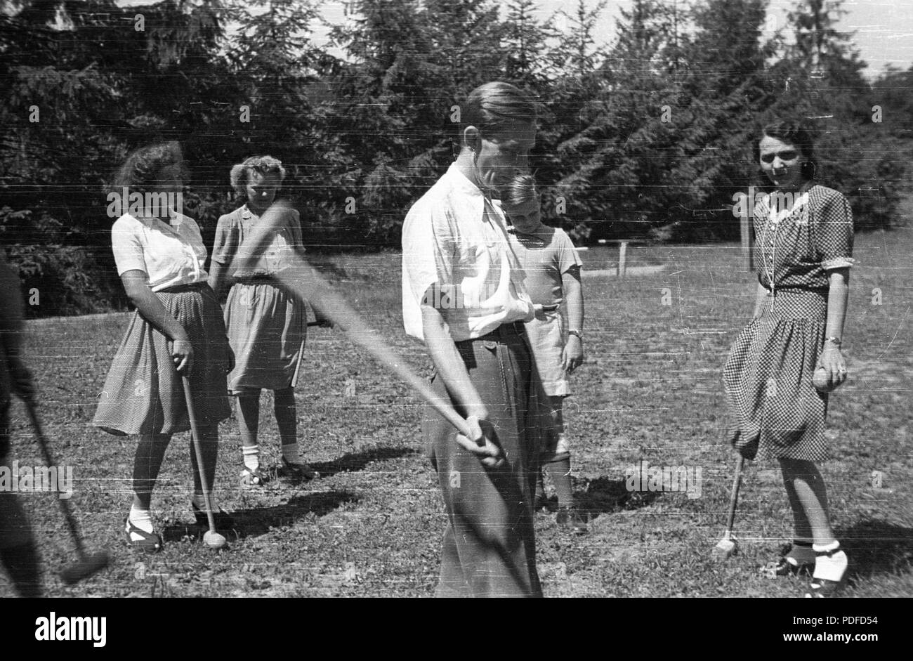 106 Cricket, tableau, donne, uomini, campo estivo, tempo libero Fortepan 77881 Foto Stock